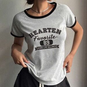 DAZY Letter Graphic Contrast Binding Tee